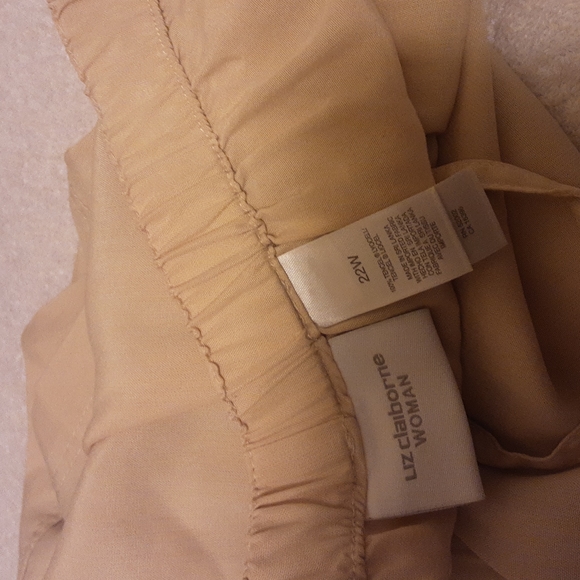 Liz Claiborne woman cream color size 22W shorts - Picture 6 of 7